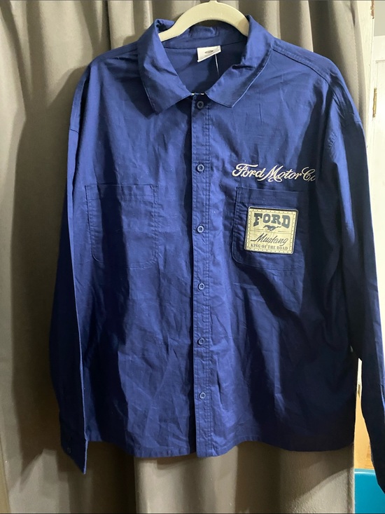 NWT FORD MOTOR CO. Mens size LARGE Deep Blue Button-Up Shirt with Mustang Patch